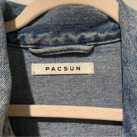 Vintage Inspired Oversized Denim Jacket - Picture 4 of 4